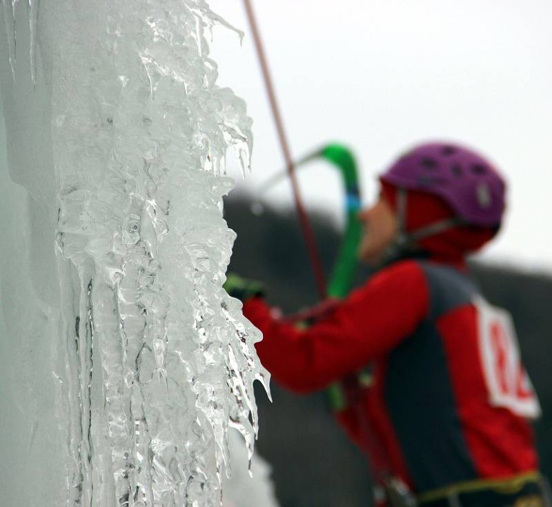 Vírský cepín na ledově stěně ve Víru 2017.