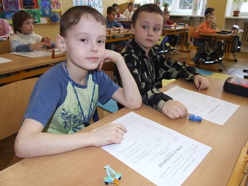 Ve žďárské 4. základní škole se z vysvědčení radovalo dvacet čtyři školáků třídy 1.A