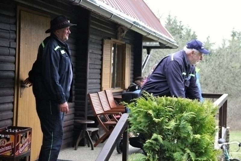 Námětové cvičení tří hasičských sborů Kuklíku, Studnic a Rokytna.