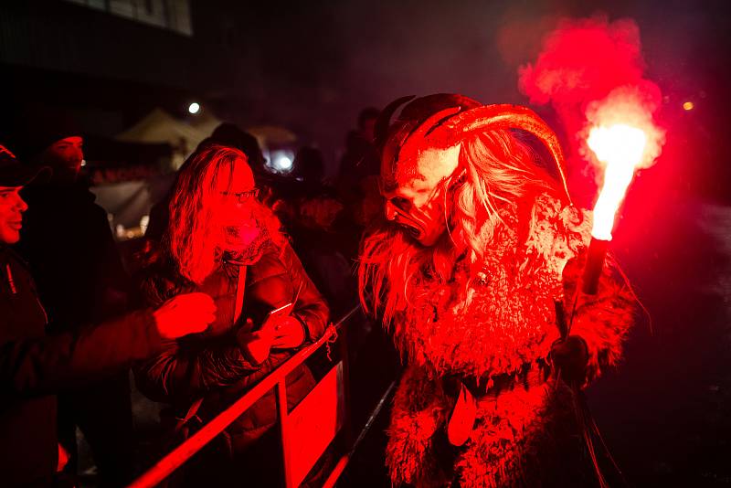 Pochod krampusů ve Žďáře nad Sázavou.