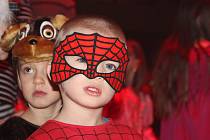 Z půjčoven kostýmů mizí hlavně převleky princezen, zvířátek a hrdinů, jako je třeba Spiderman nebo Batman. Mnozí rodiče si ale i nyní dají práci s výrobou vlastních masek pro děti.