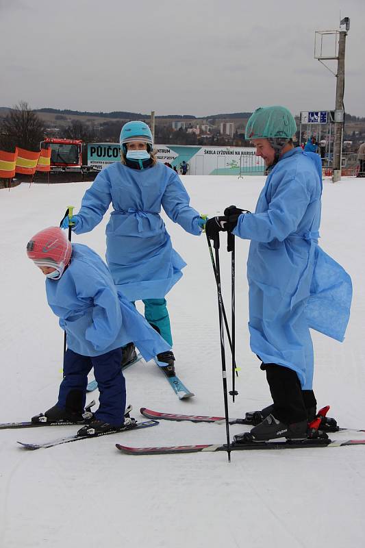 Nedělní odpoledne na novoměstském "Harusáku" patřilo již tradičnímu karnevalovému veselí.