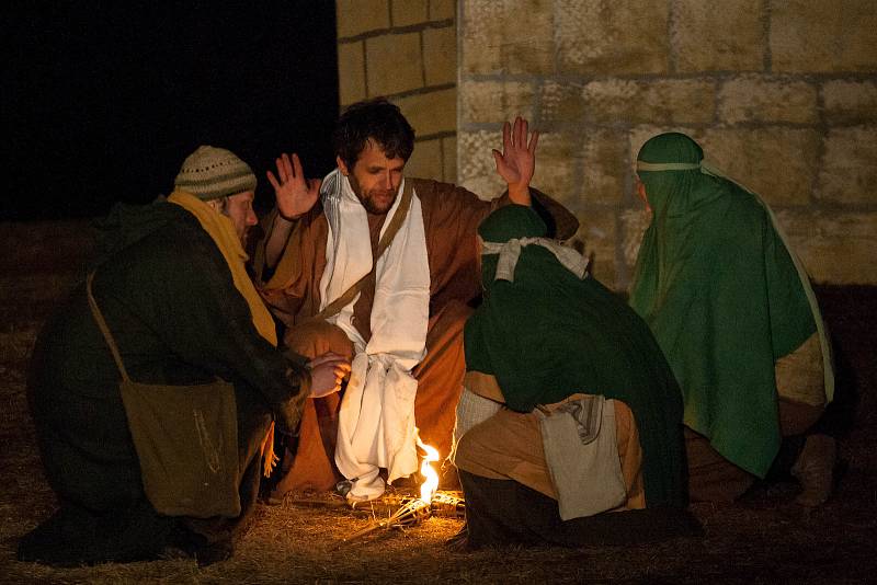 Už po sedmnácté předvedli ochotníci ze žďárských farností v přírodním areálu v sídlišti Libušín velikonoční pašijovou hru Co se stalo s Ježíšem.