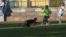 Fotbalisté Nového Města na Moravě (v zeleném) v pátek vyhráli ve Znojmě (v modrém) 2:0.