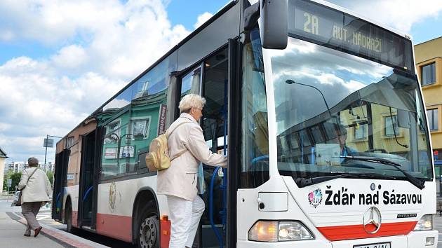 Žďár seškrtal autobusové linky v MHD. Od ledna platí nový řád