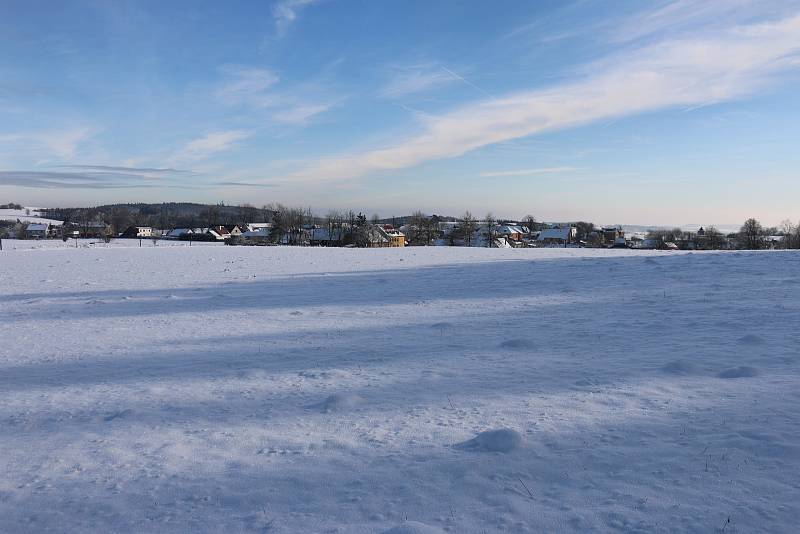 Kopec Kříb u Rokytna poskytuje nádherný výhled do krajiny.