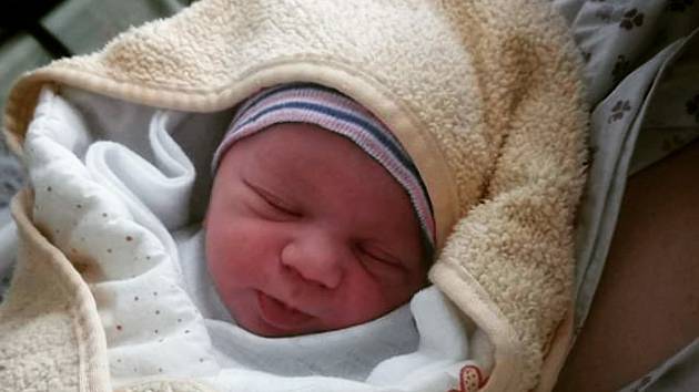 Chlapec se narodil pod dálničním mostem ve Velké Bíteši. Jde o letošní druhé miminko narozené v sanitním voze.
