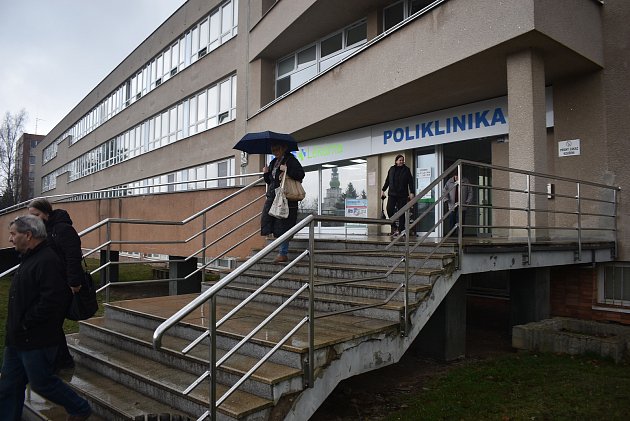 Ve Žďáře vylepší polikliniku. Opraví i popraskanou rampu a schody