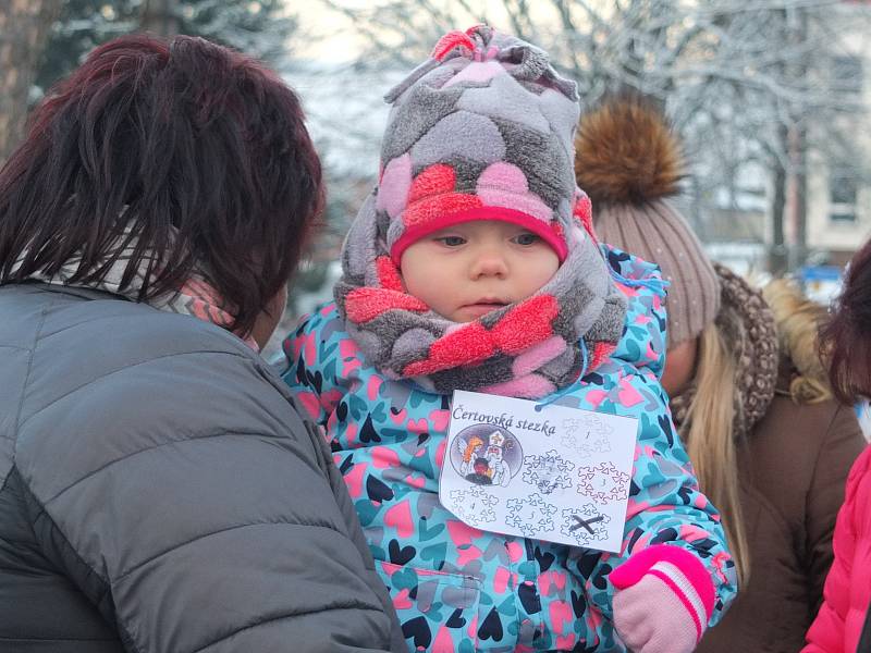Na setkání u vánočního stromu v Nížkově na Žďársku nechyběl bohatý program pro děti i pro dospělé.