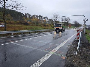 Na silnici vedoucí skrz Velké Meziříčí se vrátila váha na měření přetížených kamionů.