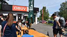 Jakub Benda přiběhl 3. června 2022 před jedenáctou hodinou dopoledne do Žďáru nad Sázavou k pizzerii Station. Přiznal drobné komplikace.