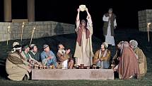 Tradiční pašijovou hru s názvem Co se stalo s Ježíšem? mohly sledovat stovky diváků v přírodním areálu ve žďárské čtvrti Libušín.