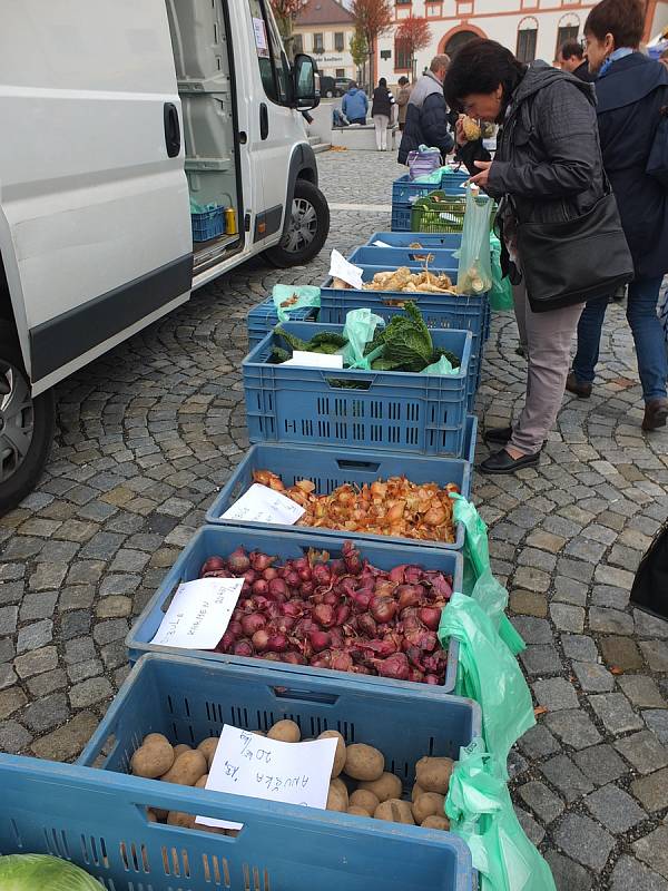 Farmářský trh ve Žďáře.