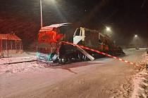 Dopravní komplikace ve Stonařově kvůli sněhu a silnému větru.