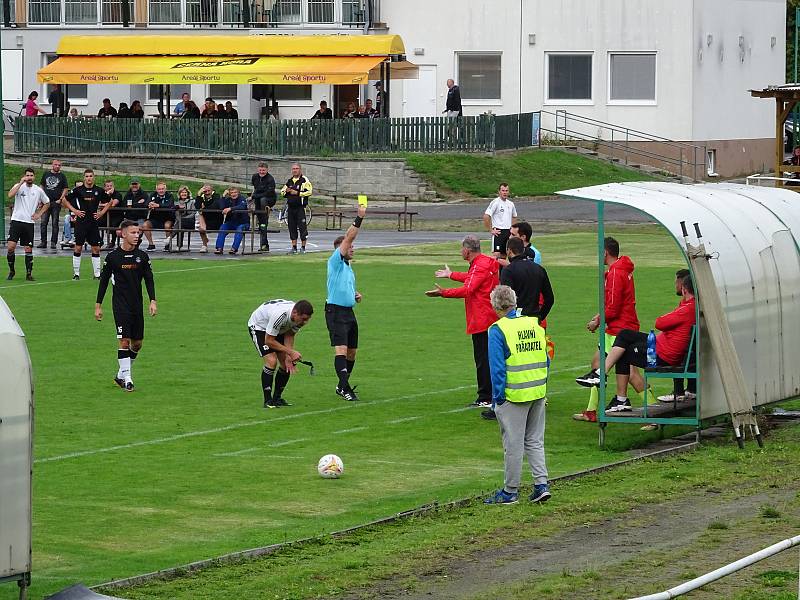 První letošní bod si v 6. kole moravskoslezské divize D připsali fotbalisté Bystřice (v bílých dresech). S Havlíčkovým Brodem remizovali 0:0.