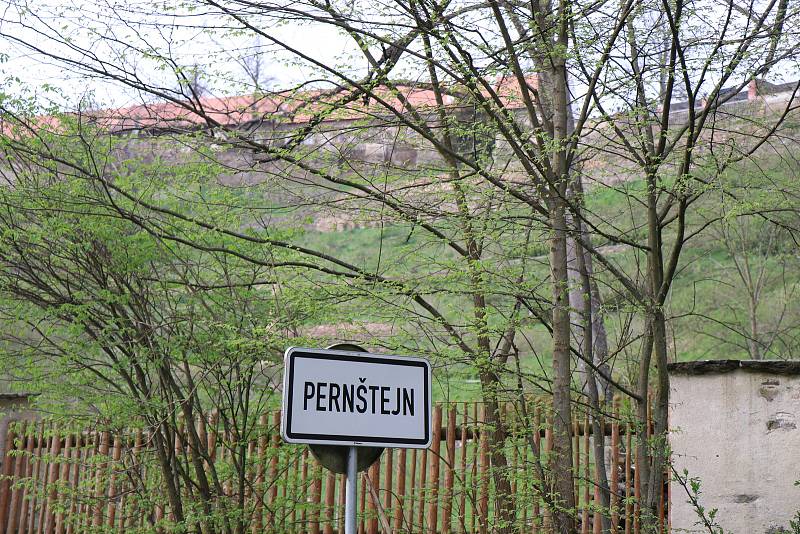 Kdysi slavné Pernštejnské zahradě byl navrácen její původní lesk.