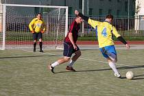 Magnetem 5. kola byl střet dvou podzimních lídrů. Kozel Team (v zeleném) porazil FC Benjamin (v modrém) 4:3.