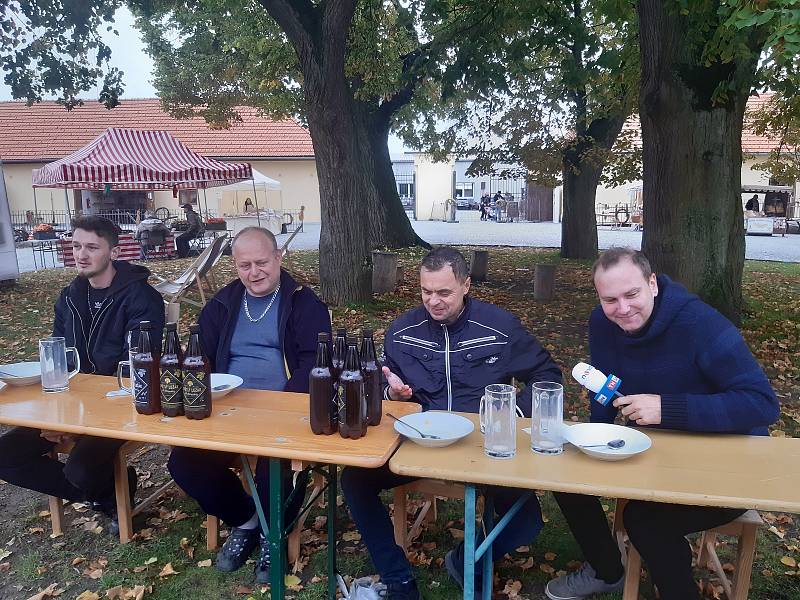 Maxijedlík Jaroslav Němec se nenechal zahanbit ani o víkendu v centru Eden, kde vyhrál v pojídání brambor na čas.