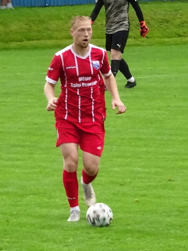 V utkání pátého kola letošního ročníku MSFL doma podlehli fotbalisté Nového Města (v modrém) Dolnímu Benešovu 0:1.