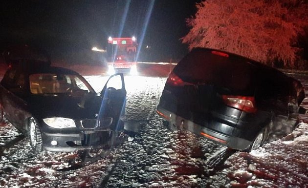 Dvě auta se srazila u Chlumku nedaleko Měřína, řidička byla opilá