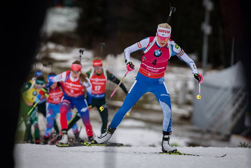 Závod s hromadným startem na 12,5 km žen v rámci Světového poháru v biatlonu.