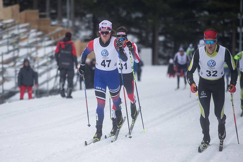 Zlatá lyže. Závod s hromadným startem mužů na 20 km v běhu na lyžích v Novém Městě na Moravě.