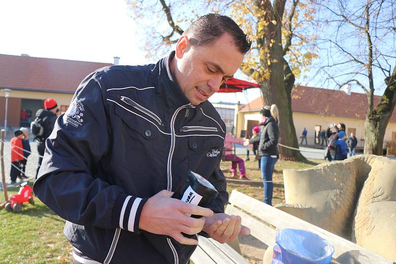 Jaroslav Němec nabídl návštěvníkům Edenu nejsmradlavější jídlo světa a červy.