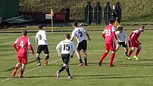 V úvodním jarní utkání zdolali fotbalisté Bystřice nad Pernštejnem (v bílých dresech) hostující Speřice (v červeném) 2:0. Oba góly vstřelil záložník Chloupek.