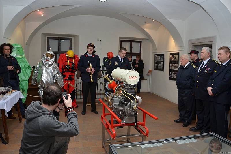 Ve výstavním sále a vestibulu Horáckého muzea byla zahájena výstava ke 140. výročí založení místního sboru dobrovolných hasičů.  Foto: Pavel Kvíčala