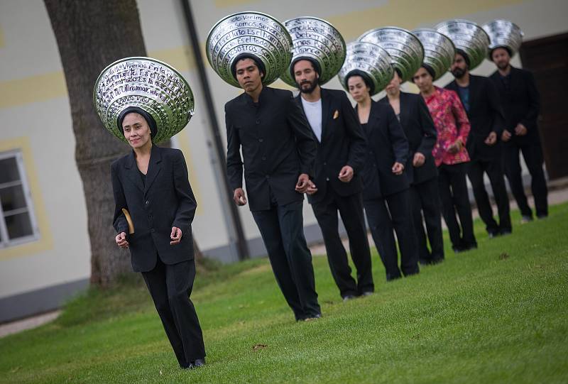 Generální zkouška slavnostního zahájení Mezinárodního festivalu současného tance a pohybového divadla KoresponDance.