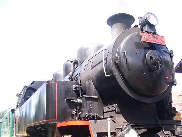 Historické vlaky potáhnou dieselová Bardotka a parní Skaličák