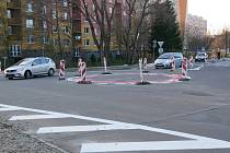 V pátek 16. listopadu začalo vyznačování nové miniokružní křižovatky na ulicích Wonkova, Vysocká a Studentská ve Žďáře nad Sázavou.