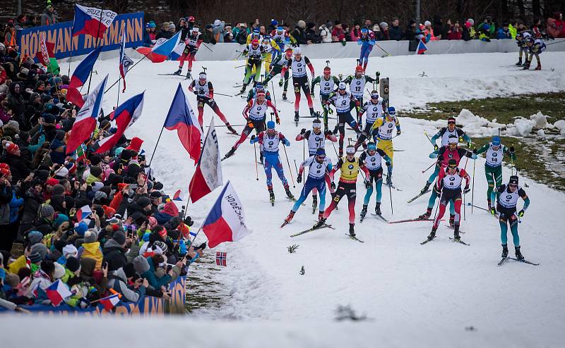 Závod s hromadným startem na 15 km mužů v rámci Světového poháru v biatlonu.