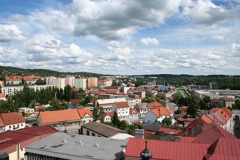 Výhled z věže kostela svatého Mikuláše ve Velkém Meziříčí