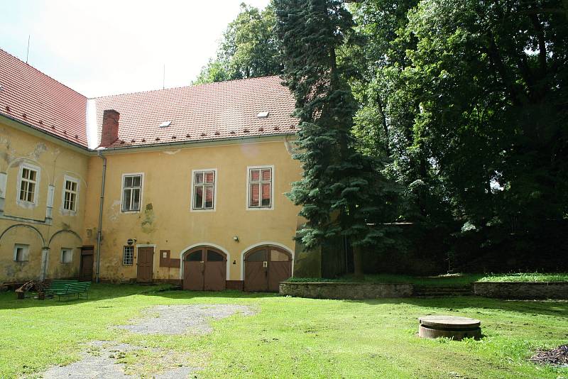 V době, kdy se stal majitelem nemovitosti Gabriel Gudenus, vznikl unikátní park, který je součástí zámeckého areálu.