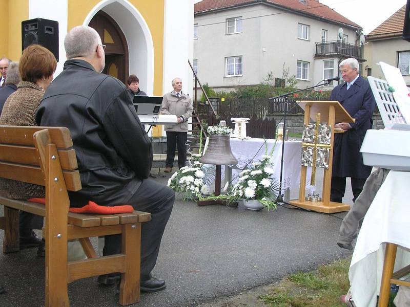 Svěcení vatínského zvonu.