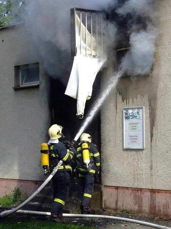 Ve Žďáře nad Sázavou v ulici Bratří Čapků hořel sklad zábavní pyrotechniky. 