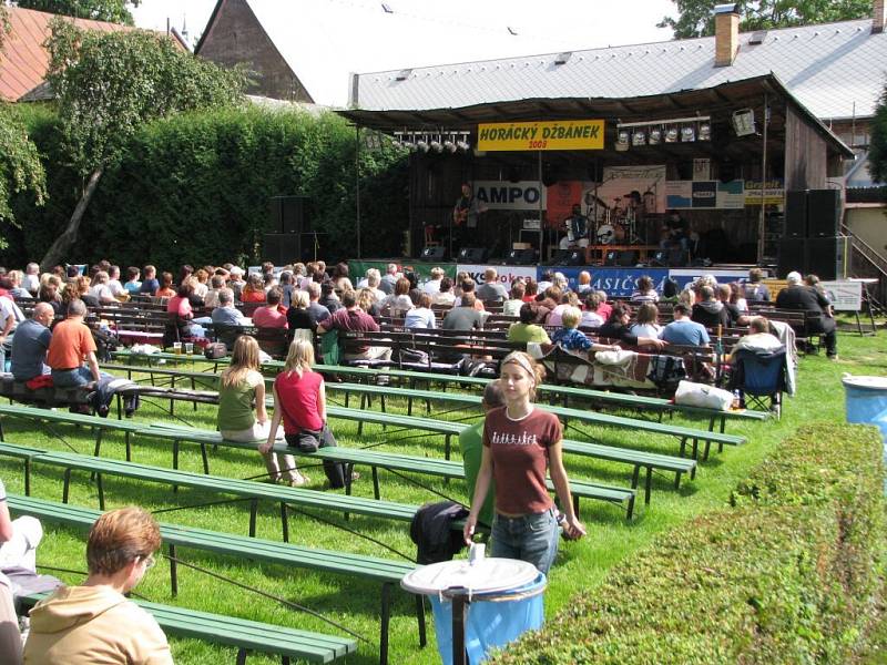 Horácký džbánek 2008, pohled na hlavní podium...