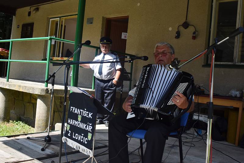 Diváci i účinkující se na setkání harmonikářů a heligonkářů dokonale bavili.