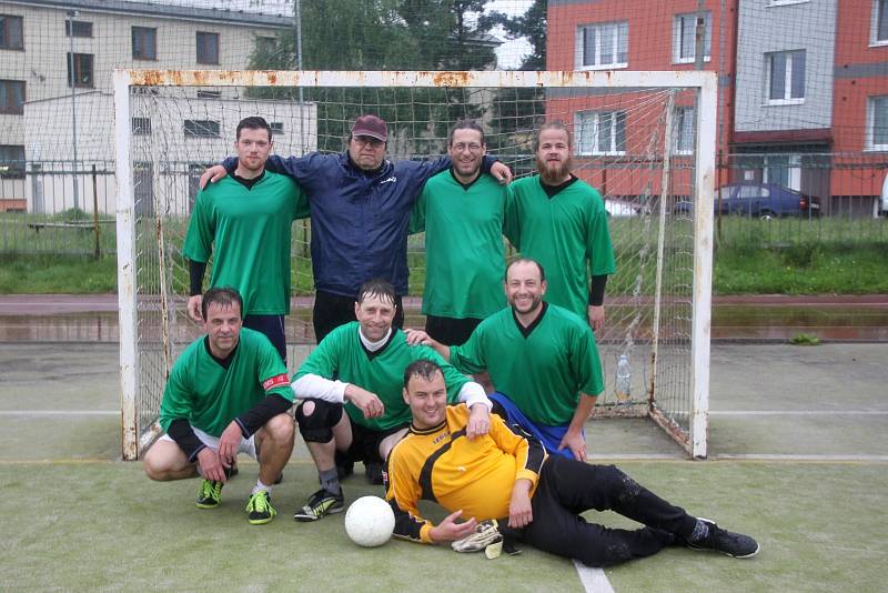 Poměrně úspěšně si v předposledním kole první ligy vedli fotbalisté Alka (v zeleném).