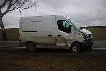 Třiašedesátiletý řidič jedoucí směrem k obci Radešínská Svratka narazil u Podolí do stromu.