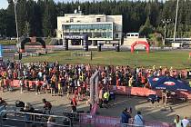 Na start deseti a půl kilometrů se postavilo dvě stě padesát závodníků a závodnic, další běželi pět kilometrů nebo Rodinný běh.