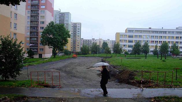 V Palachově ulici již vzniká nové parkoviště.