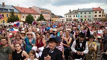 Téměř na den přesně se do Nového Města na Moravě vrátil po devadesáti letech první československý prezident Tomáš Garrigue Masaryk. Novoměští ho v sobotu při městských slavnostech Nova Civitas přivítali stejně jako 17. června 1928 – chlebem a solí. FOTO: 