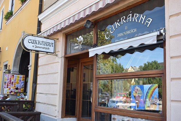 Kavárny, restaurace žádná. Hlasujte, kam v centru Nového Města chodíte nejradši