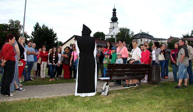 V pátek 9. června uspořádalo Regionální muzeum města Žďáru nad Sázavou již devátou Muzejní noc, tentokrát s podtitulem Od kolonisty k měšťanovi. U příležitosti 410. výročí povýšení Žďáru na město se návštěvníci vydali na cestu časem od prvopočátků místníh