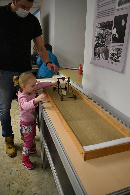 Návštěvníci Regionálního muzea se zábavnou formou seznámí se základními fyzikálními jevy.