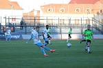 Fotbalisté Nového Města na Moravě (v zeleném) v pátek vyhráli ve Znojmě (v modrém) 2:0.