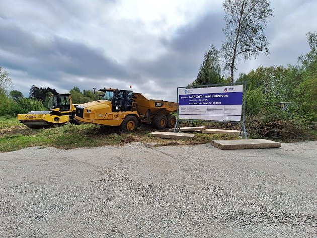 Ve Žďáře začala stavba nové silnice, za rok zrychlí jízdu na Jihlavu
