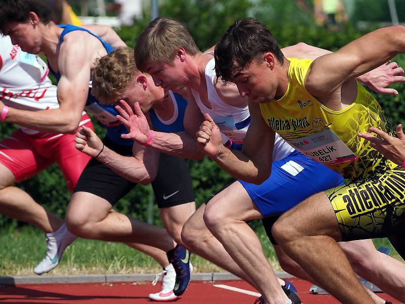 Na víkendovém mistrovství České republiky atletiky juniorů a dorostu v Kladně se výrazně prosadili také mladí sportovci z Vysočiny.